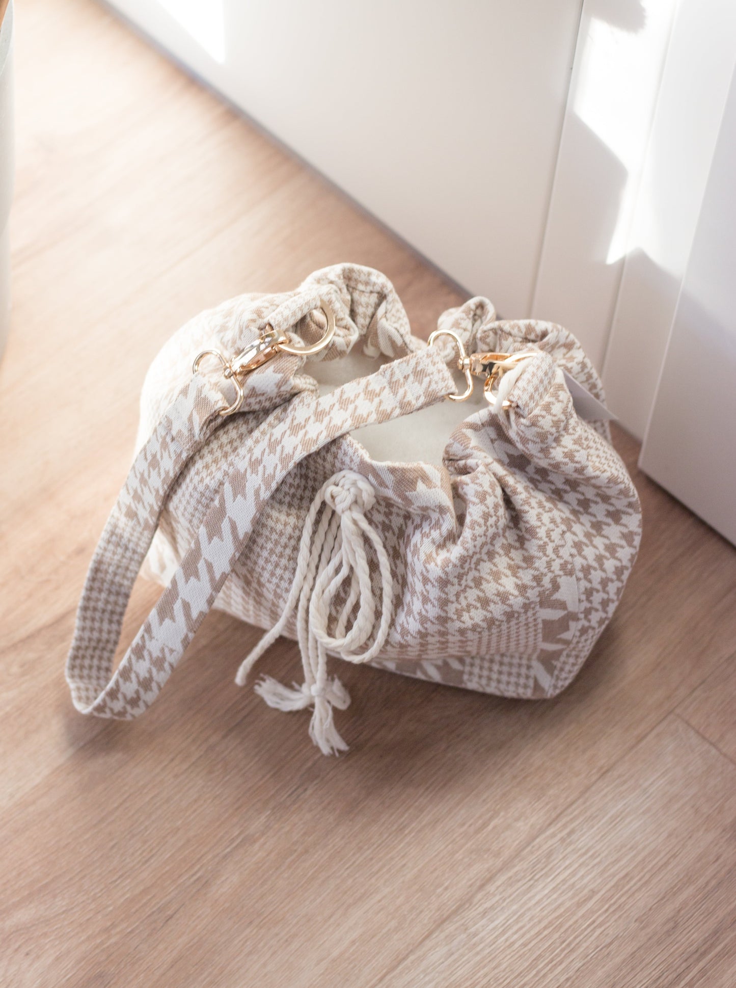 BEIGE HOUNDSTOOTH LAGOM BAG